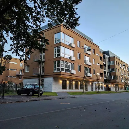 Royal C. R. Jakobsoni 7 *