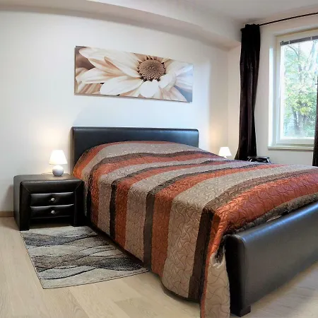 Royal C. R. Jakobsoni 7 Apartment *