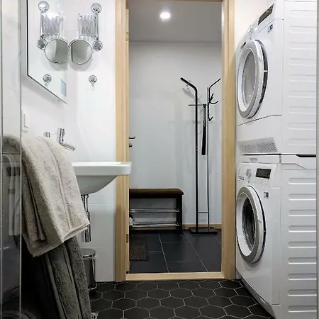 Royal C. R. Jakobsoni 7 * Tallinn